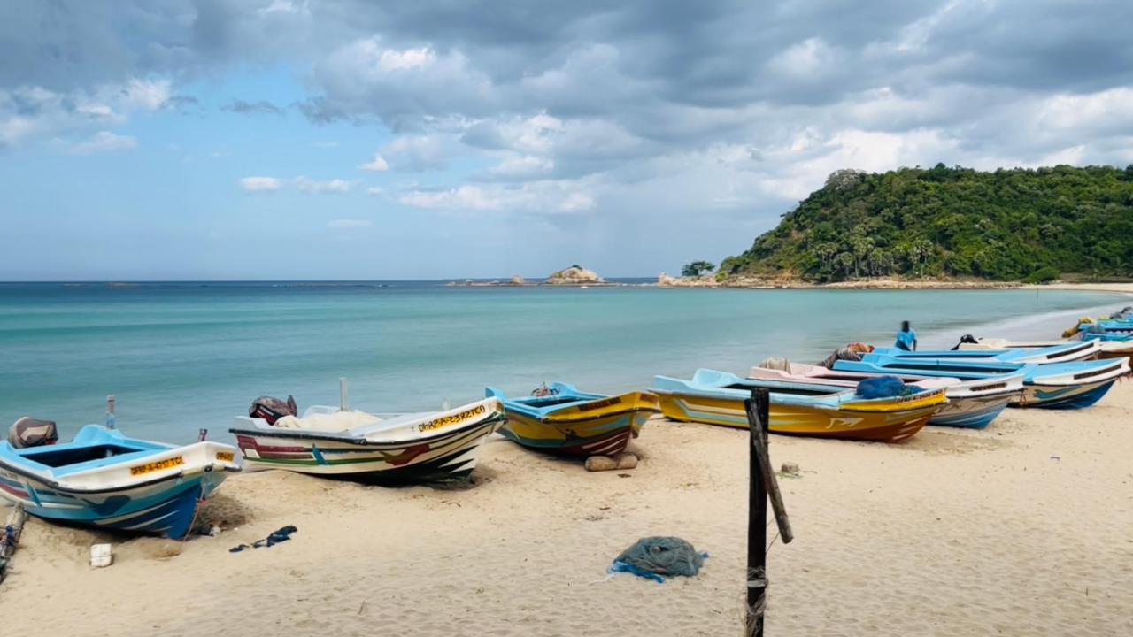 Janas Blue Water Corner Hotel Trincomalee Exterior foto